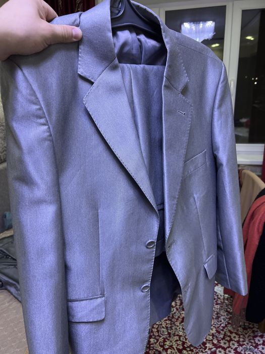 Продам 2 костюма