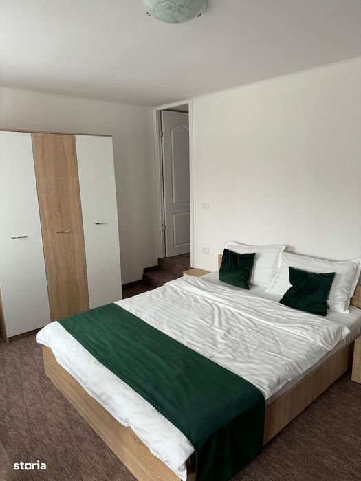 Casa semideckată cu 9 camere, în oraș