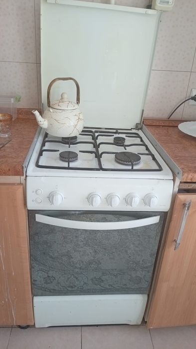 Продам газ плиту