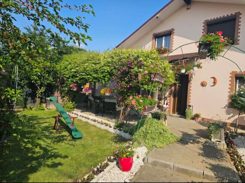Vand casa cu 5 dormitoare