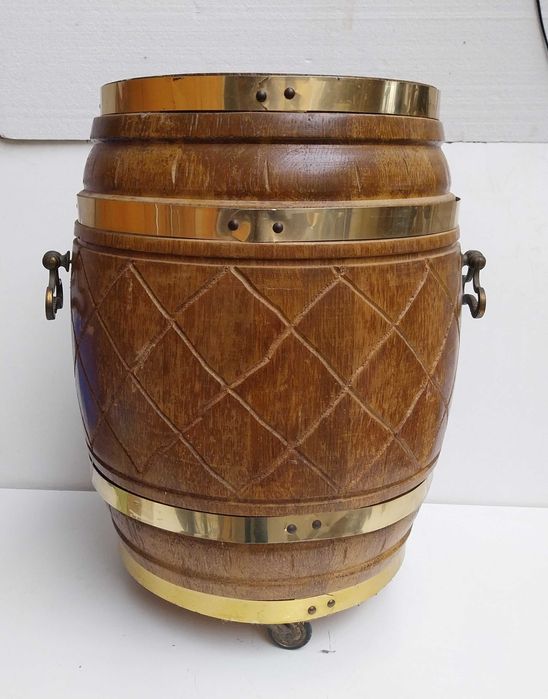 НАЙ ДОБРАТА ОФЕРТА Стар дървен бар ,маса  50те / 60те години.