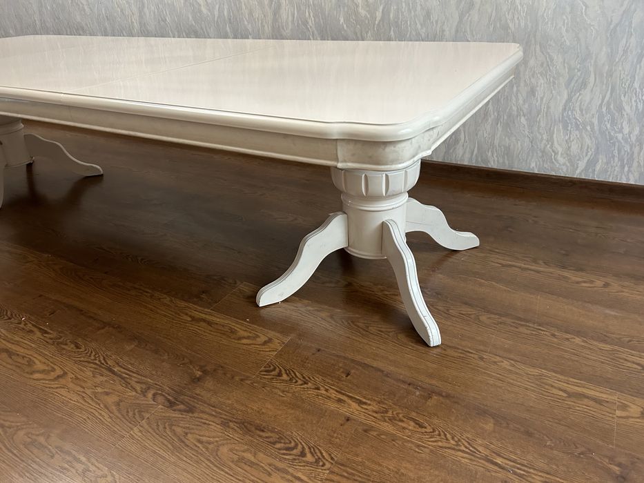 Продается стол гостиный