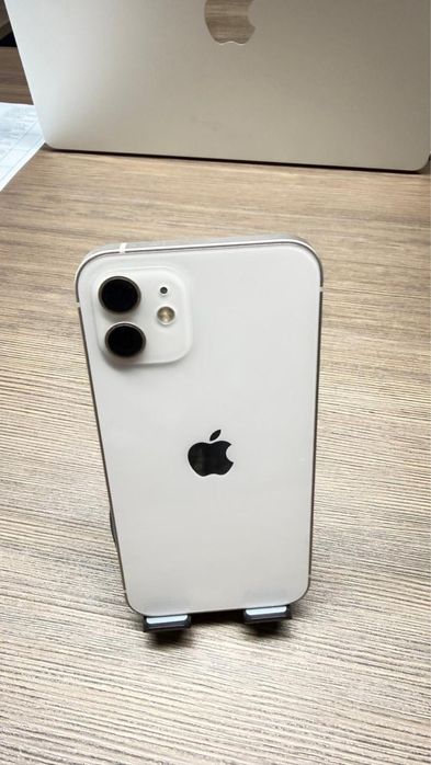 Продаю iPhone 12