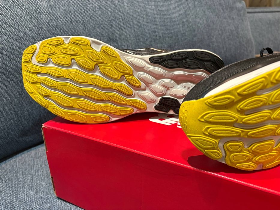 New Balance m680