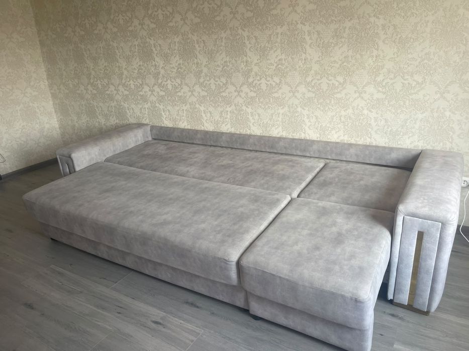 Продам диван 3 метровй