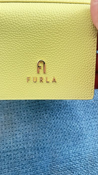 Furla Camelia в  няколко цвята и в два модела. Нови модели. С етикети care instuctions, подаръчен плик FURLA.Модел с цип и модел с капак.100% оригинал