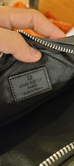 Vând borseta Louis Vuitton