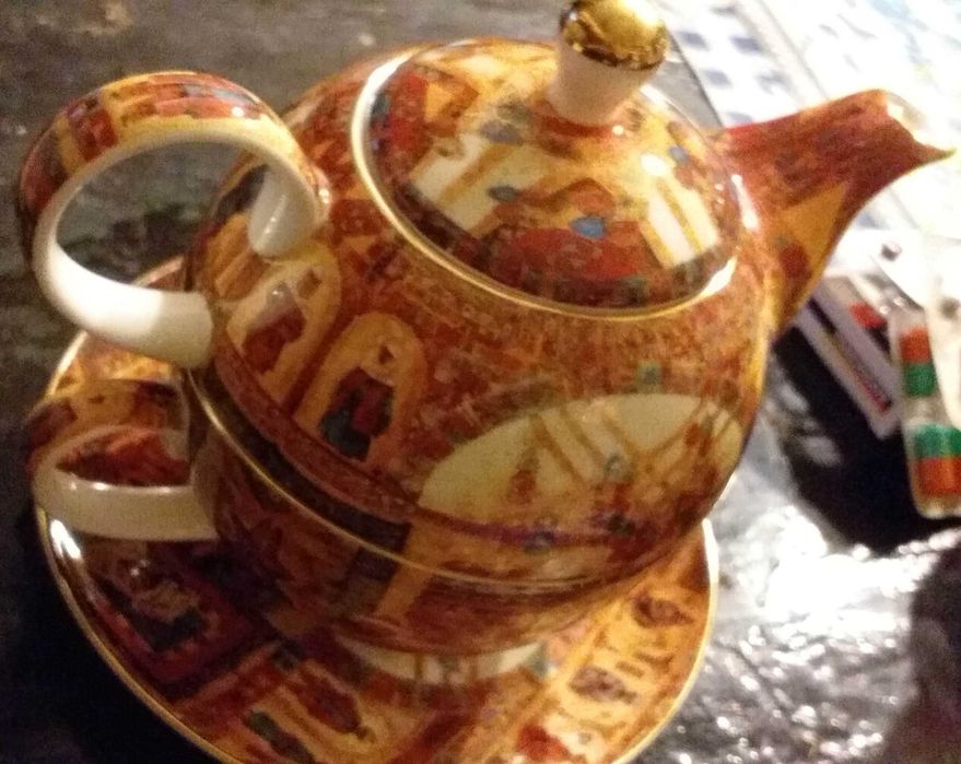 Ceainic si cana cu farfurie portelan fin si aur