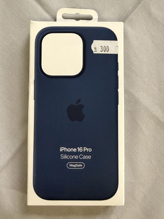 Husa Silicon Apple FAKE pentru iPhone 16 Pro (Nu o dau prin curier)