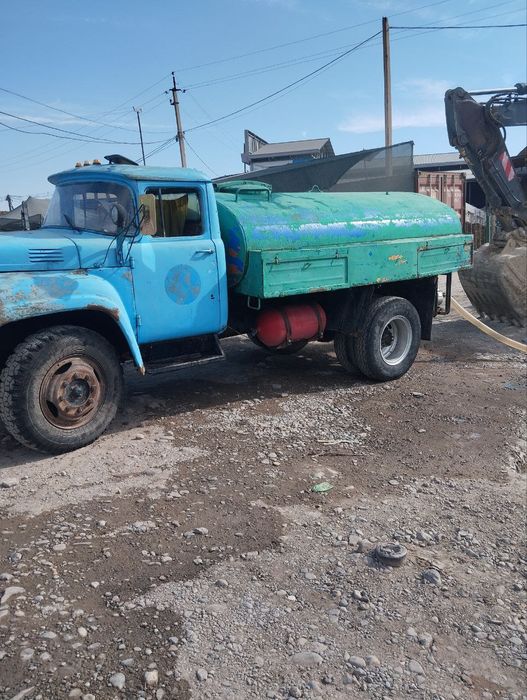 ЗИЛ ВАДАВОЗ 130  Матор килинган , балонлар яхши