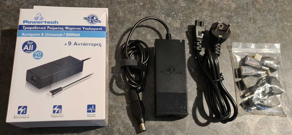 Incarcator universal pentru laptop nou plus 9 adaptoare