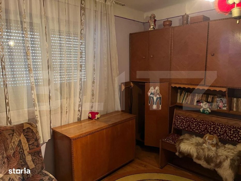 Vand casa in Oradea, intr-o zona linistita, aproape de centru comercia
