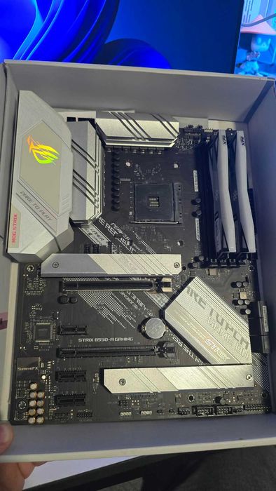 Asus Rog B550-A + Adata XPG 16GB 3200Mhz гр. Нова Загора • OLX.bg