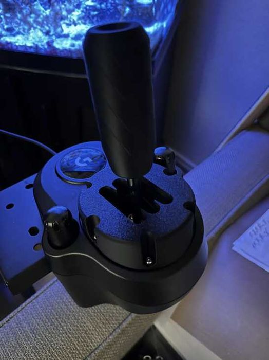 Logitech Shifter скоростна топка и конзола за ръчни скорости