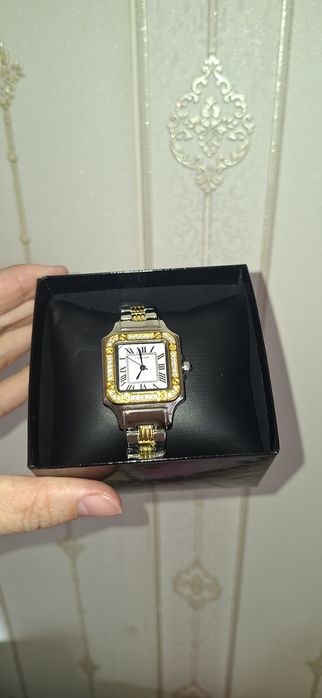 Продается женские часы