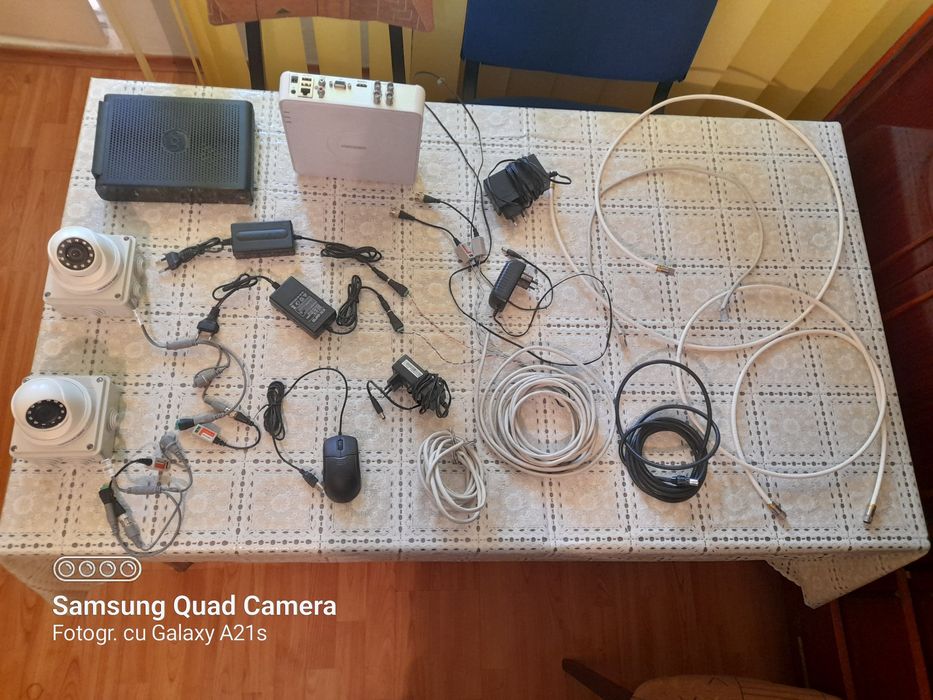 Vand 2 camere  video de apartament - cu infraroșu-  Noi