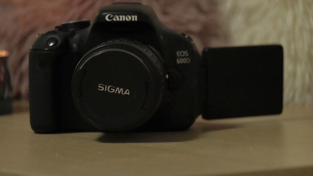 Canon EOS 600D с обектив 18-55mm