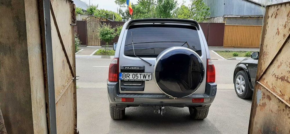 Vand Mitsubishi Pajero | 5 locuri 2004 | Autoutilitara | Proprietar