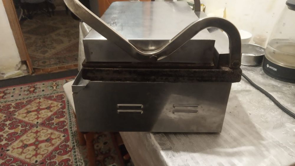 Прижимной контактный гриль