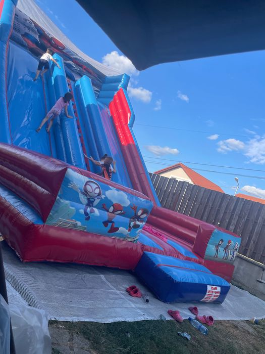 Tobogan gonflabil de închiriat - super party garantat!