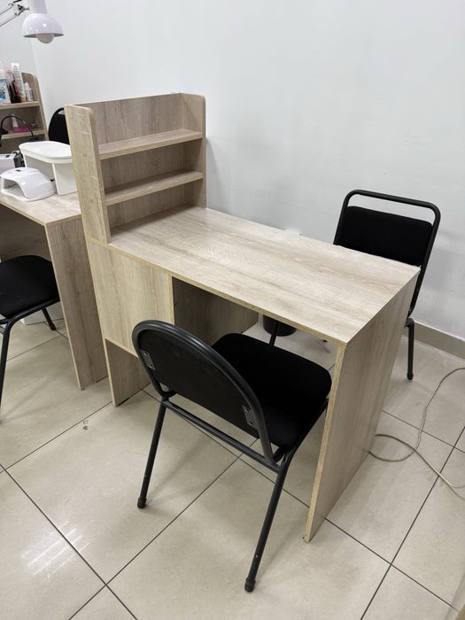 Продаю 2 маникюрных стола