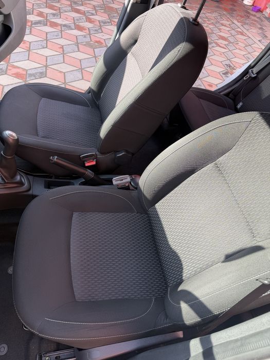 Vând Dacia logan 97.000km