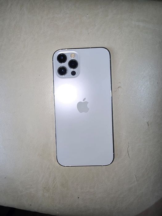 Продам айфон 12 про
