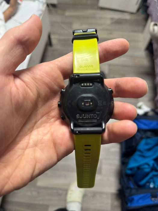 Продам спортивные часы suunto 7