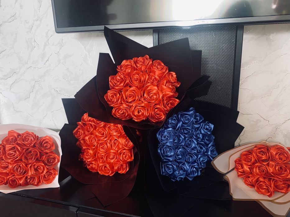 Букет из атласных роз