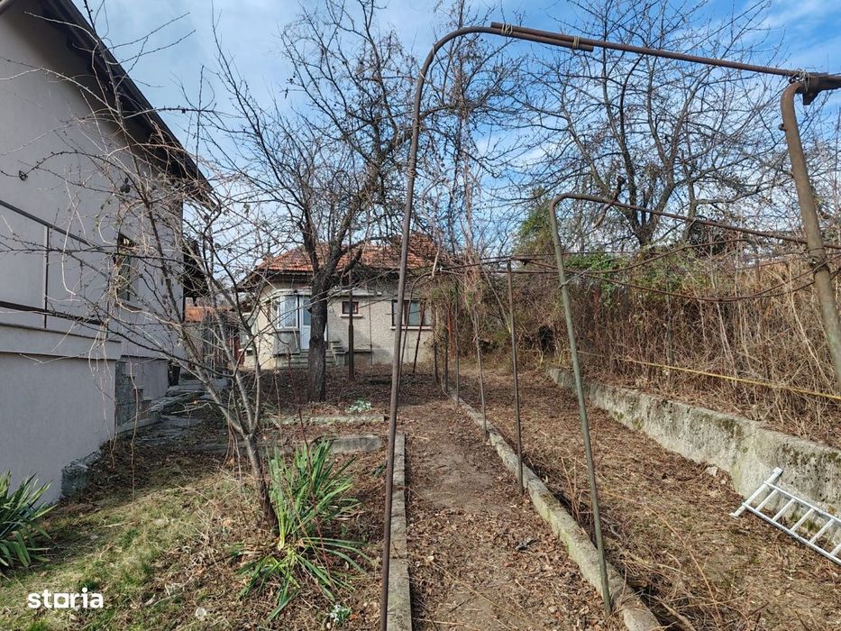 Cornu de Jos - casa Batraneasca + teren 1343mp - 60000 Euro