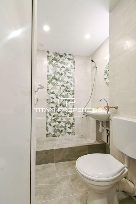 Тристаен за продажба в ж.к Света Троица