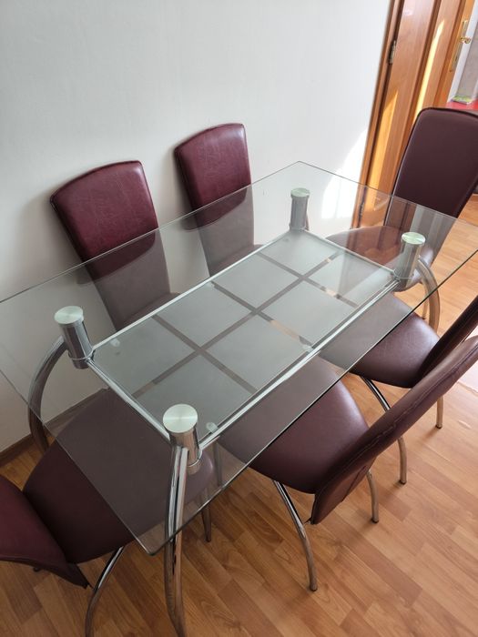 Masa cu blat de sticla