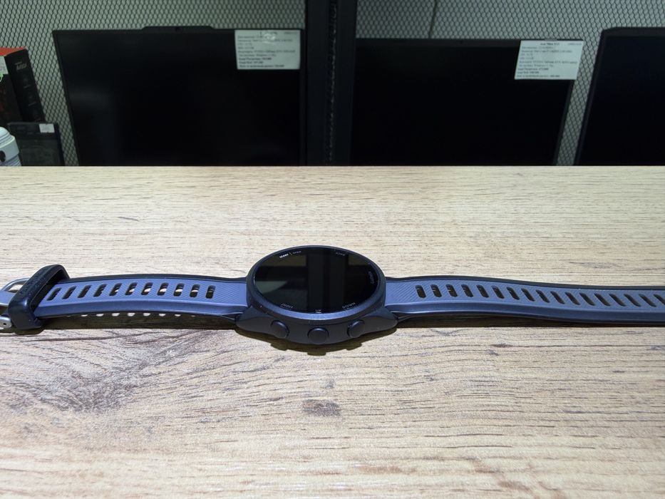 Смарт-часы Garmin Forerunner 165, черный, 1680/А10