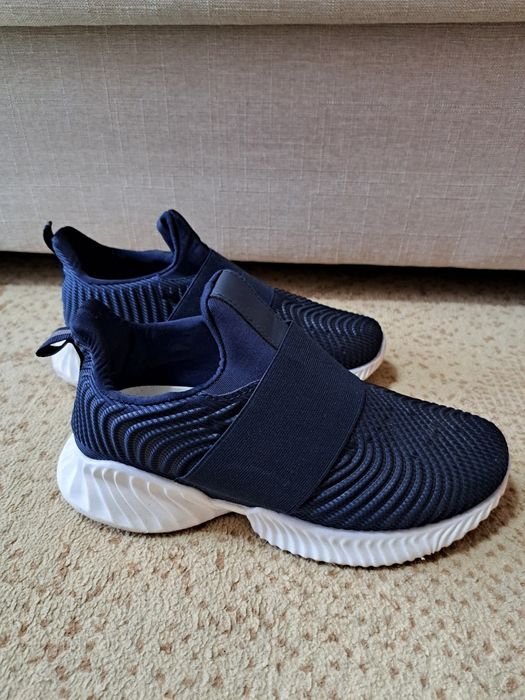 Кроссовки женские