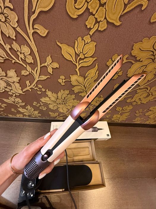 Продам dyson airstrait