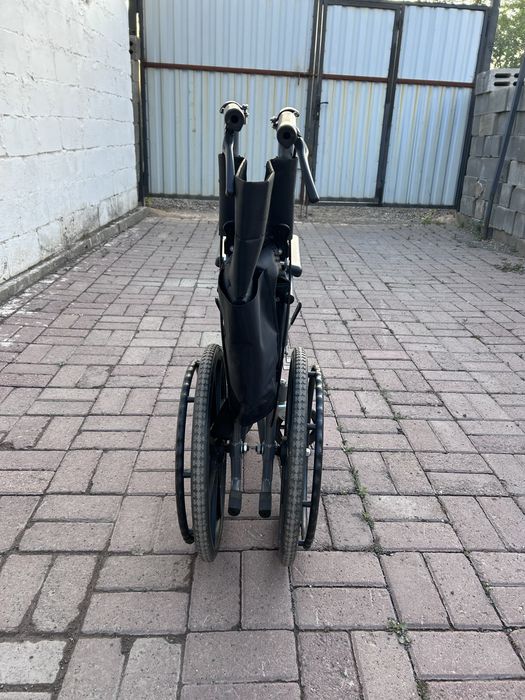 Продам инвалидную коляску