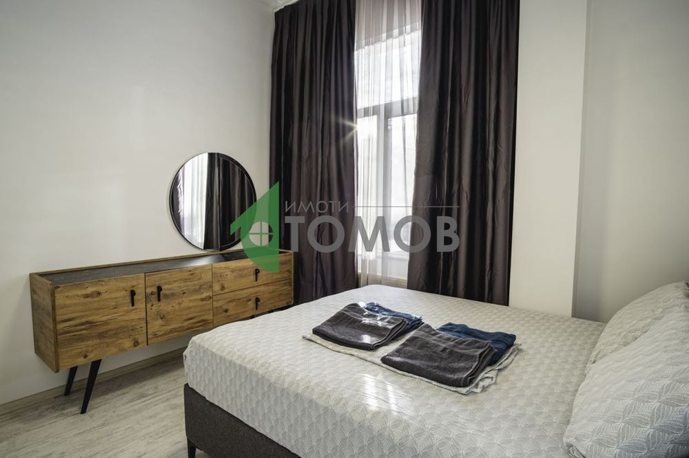 Луксозен и напълно обзаведен тристаен апартамент в сърцето на Русе