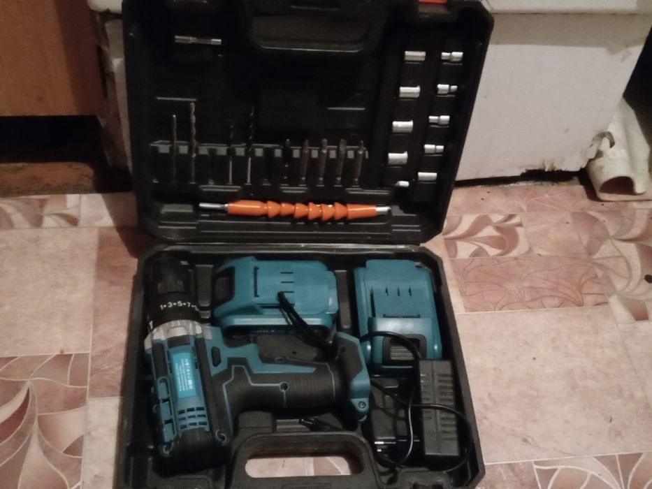 Продам 12000 почти новый