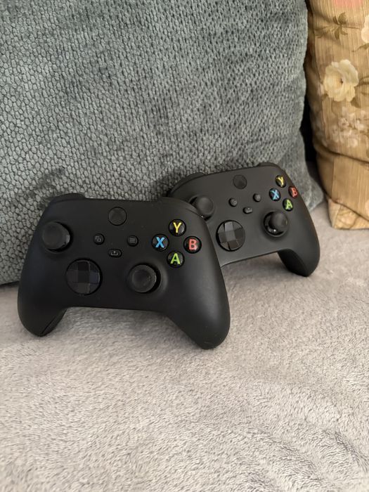Vand doua Controllere Xbox Series X/S