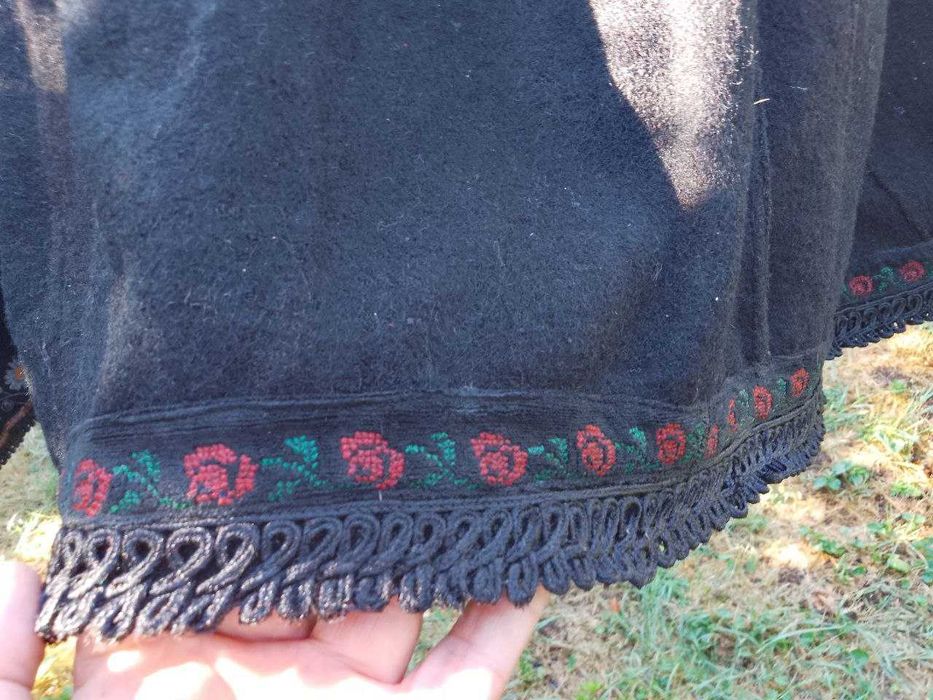 Автентичен сукман от самоковска носия