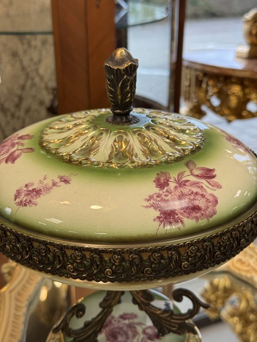 Bomboniera din portelan cu elemente alama