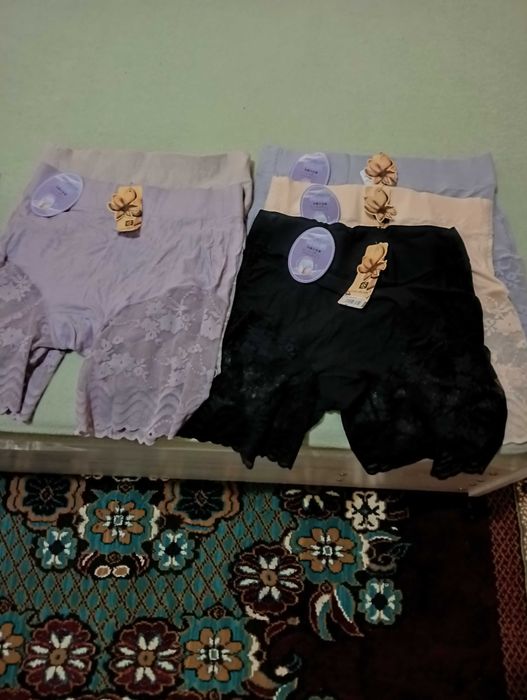 Трусы женские  разные носки женские