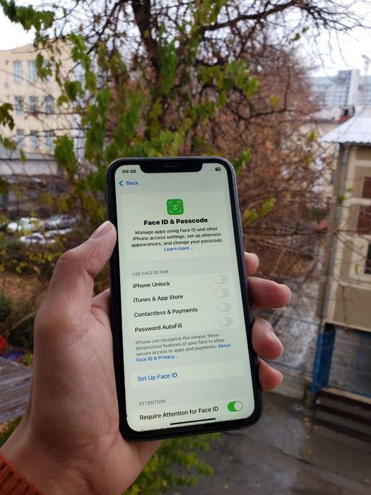 Iphone 11 sotiladi rangi qora