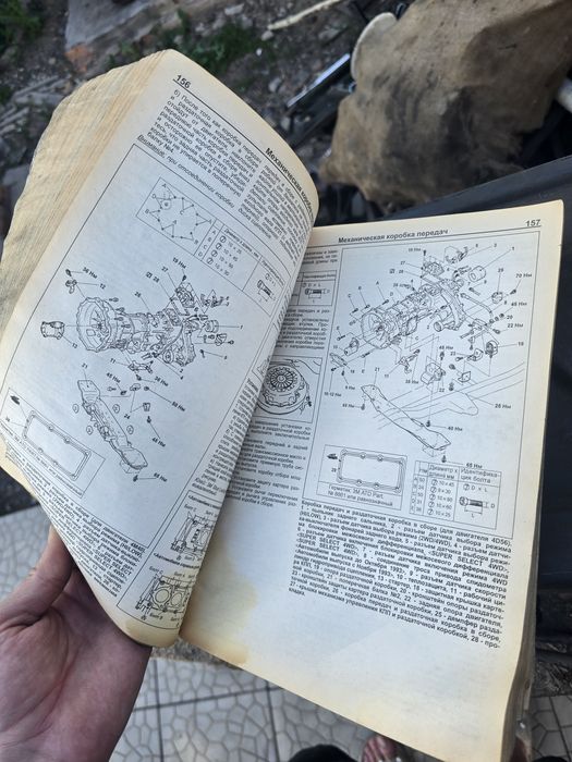 Отдам книгу мануал по паджеро 2