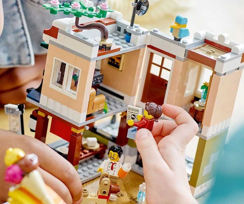 LEGO Creator 3 в 1 31131 Магазин за нудълс в центъра