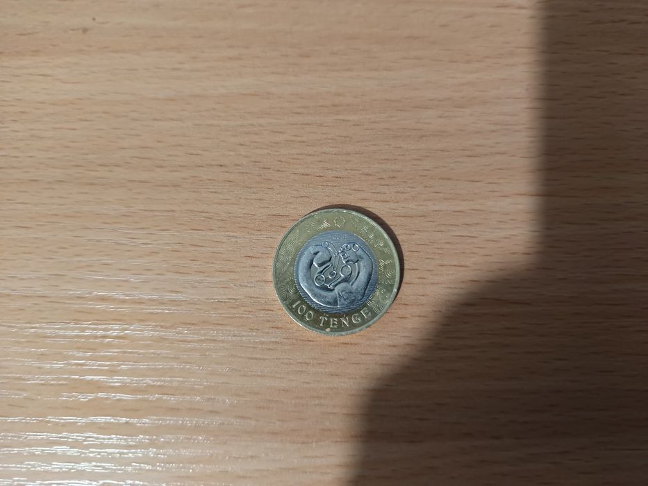 Продам 100 тенге коллекционные