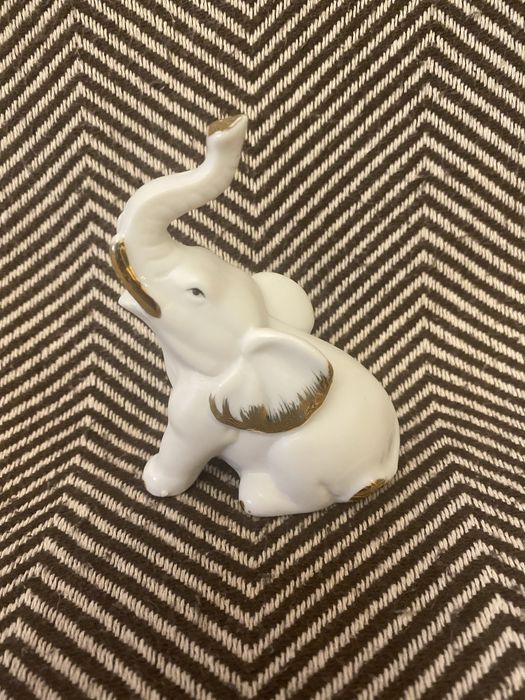 Играющие фарфоровые слоники