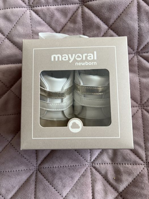 Нови Бебешки обувки Mayoral с пеперуда - 19 номер