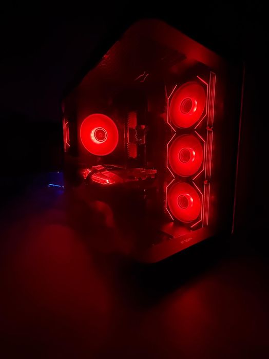 Геймърски компютър Ryzen 5 5600X & rx7800xt 16 GB