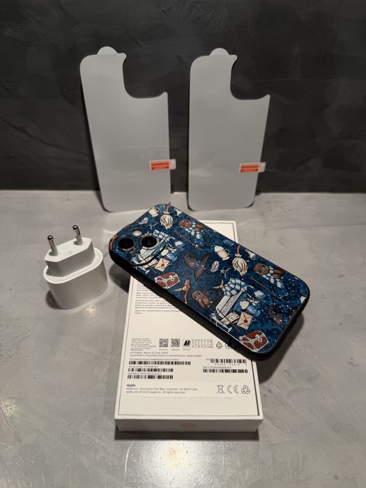 Перфектен Iphone 15 Pink + подаръци